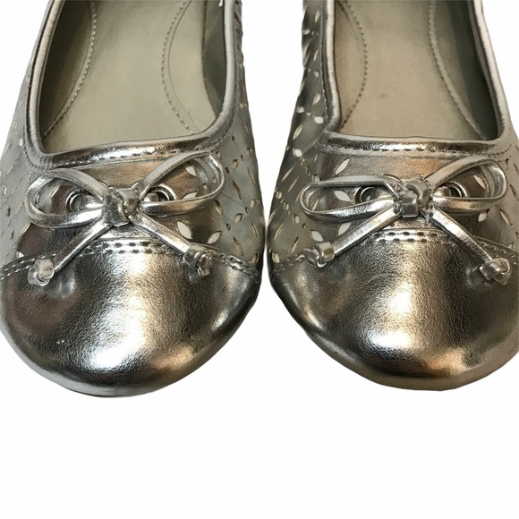 Sperry Top-Sider "Bethany" Silver Flats 5M EUC - Picture 3 of 10